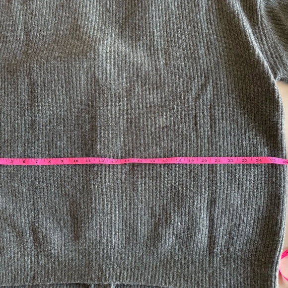 Jenni Kayne Cashmere Cardigan – Deep Green – XS
💚 Timeless, elevated essential - Picture 7 of 7